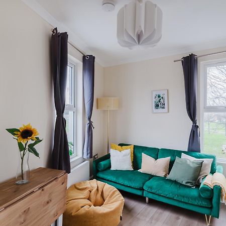 Ferienwohnung Modern Cosy Corner Flat 3 Bed And Loft Sleep 7 People London Exterior foto