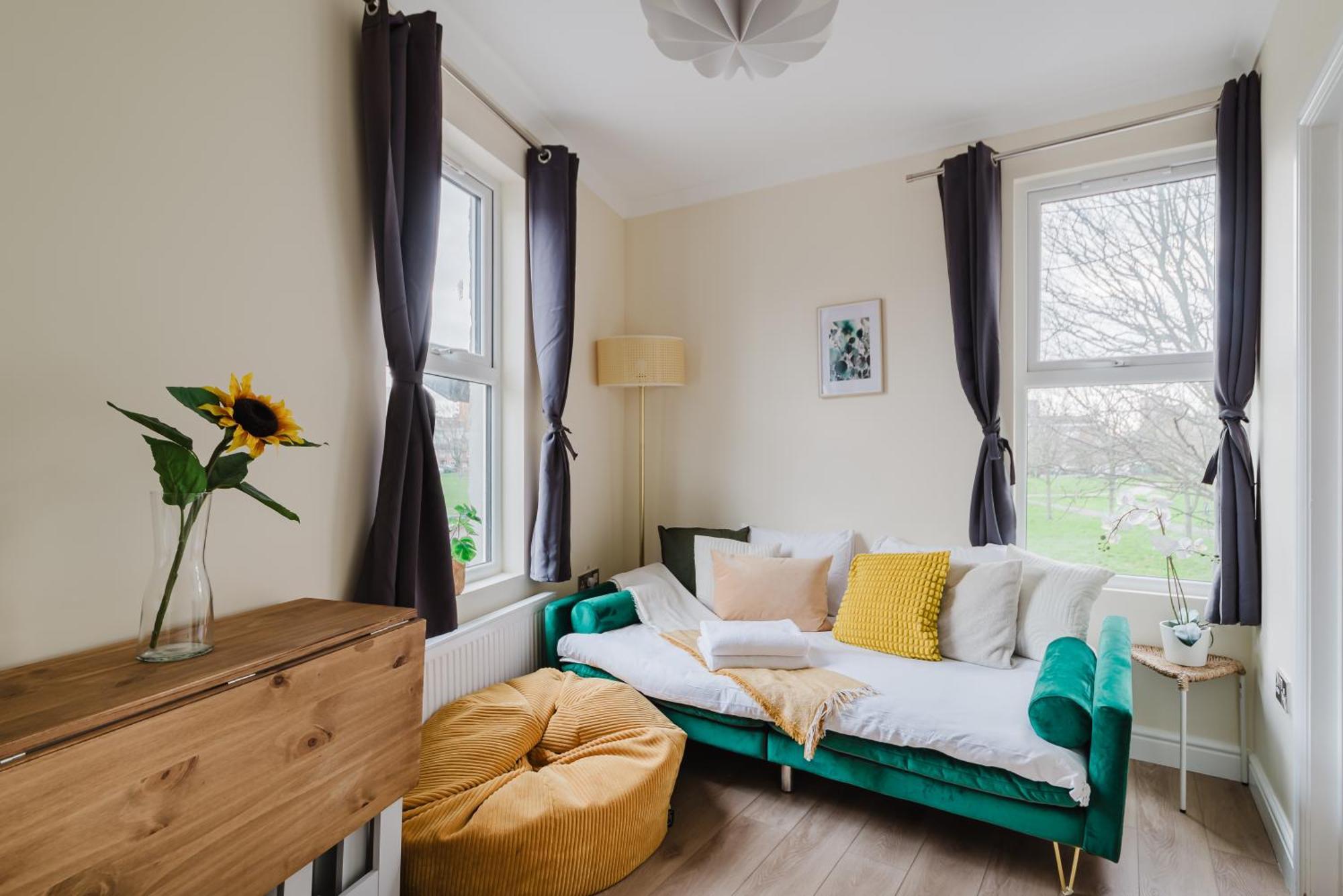 Ferienwohnung Modern Cosy Corner Flat 3 Bed And Loft Sleep 7 People London Exterior foto
