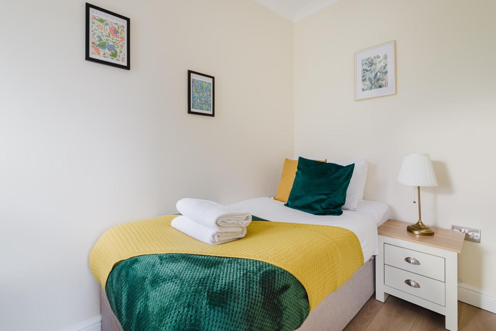 Ferienwohnung Modern Cosy Corner Flat 3 Bed And Loft Sleep 7 People London Exterior foto