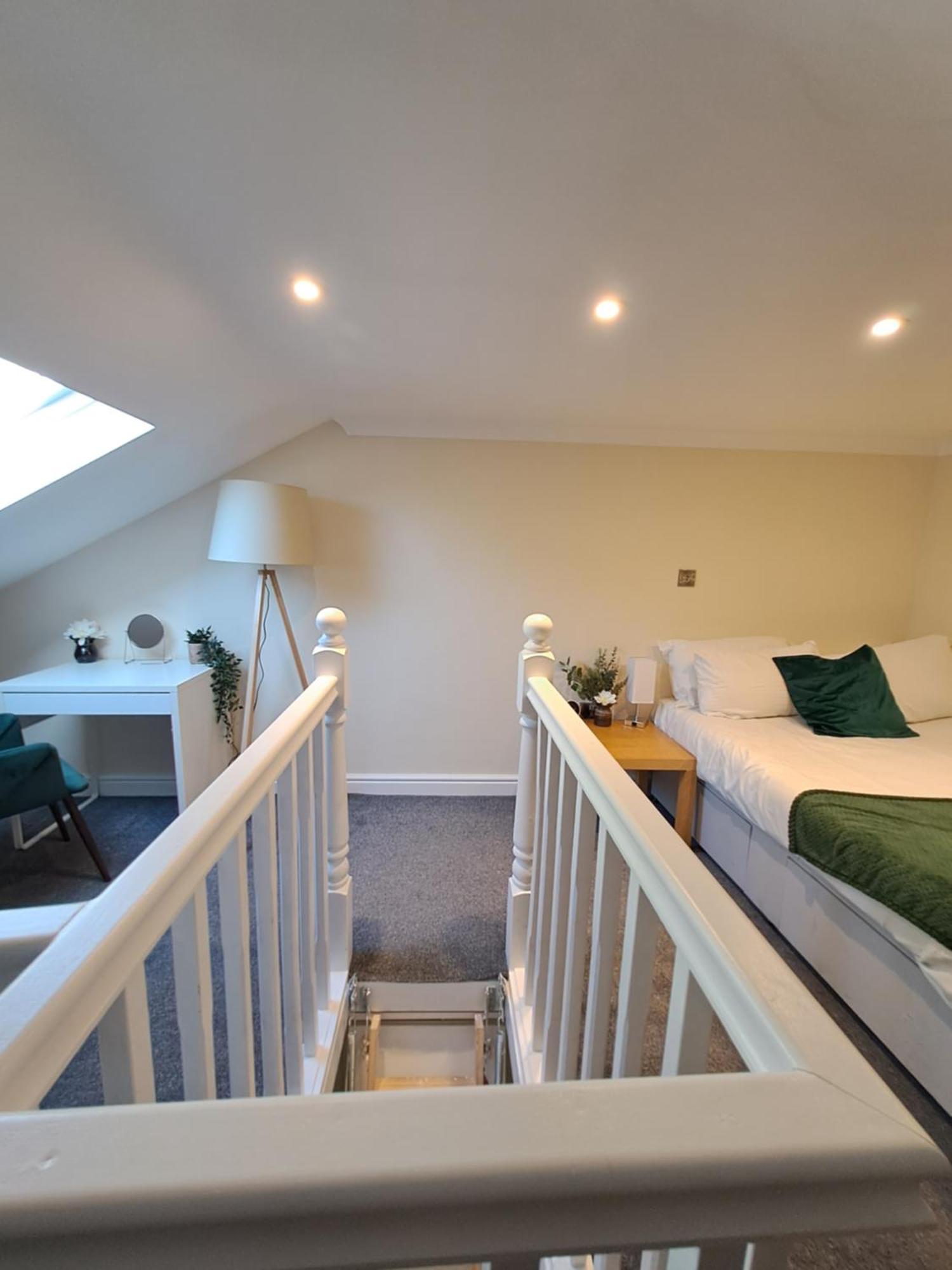 Ferienwohnung Modern Cosy Corner Flat 3 Bed And Loft Sleep 7 People London Exterior foto